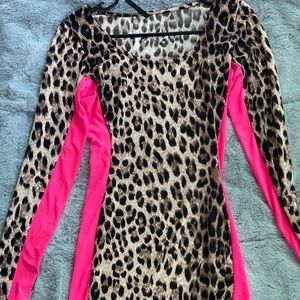 Leopard dress with pink highlights on the side